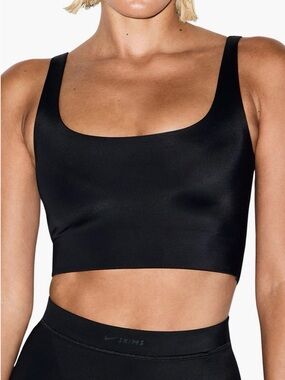 NikeSKIMS Shine Scoop Neck Bra - Longline